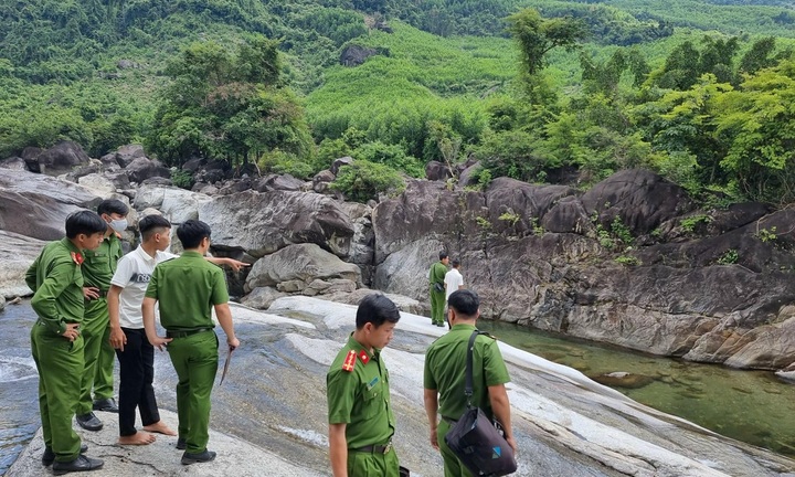 Tắm suối sau lễ khai giảng, 2 học sinh ở Quảng Ngãi chết đuối thương tâm