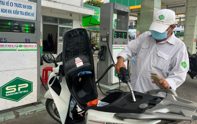 Nhiều cây xăng của Saigon Petro ở TP.HCM vẫn hoạt động dù đã bị tước giấy phép