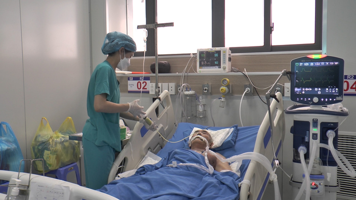 Video: Cận cảnh nơi điều trị bệnh nhân COVID-19 nặng ở Hà Nội