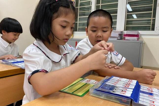 Hoang mang vì bộ đồ dùng học tập loạn giá