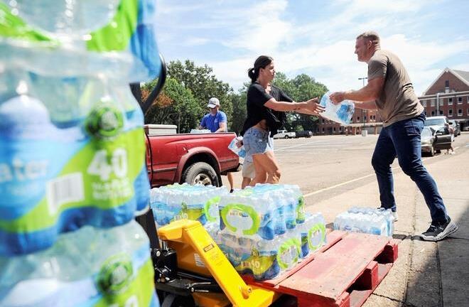 Sinh viên ở Mỹ sống cảnh không thể tắm, học online vì thiếu nước