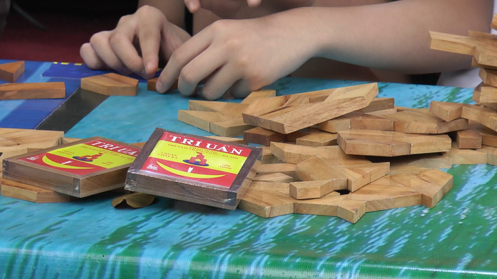 Video: Trò chơi xếp hình truyền thống thu hút trẻ em dịp trung thu