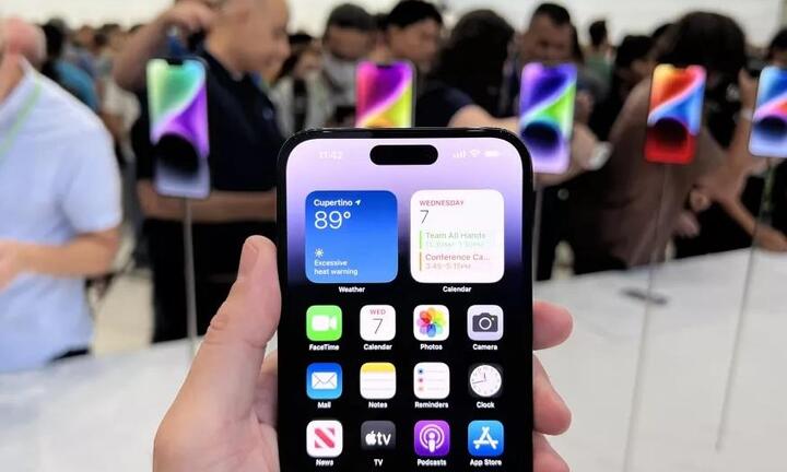 Chênh lệch sức mạnh giữa iPhone 14 bản thường và Pro