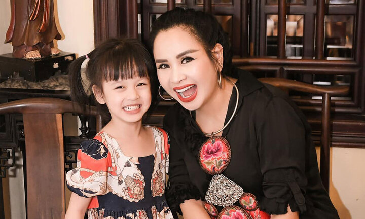 Sao Việt 11/9: Diva Thanh Lam trẻ đẹp rạng rỡ bên cháu gái