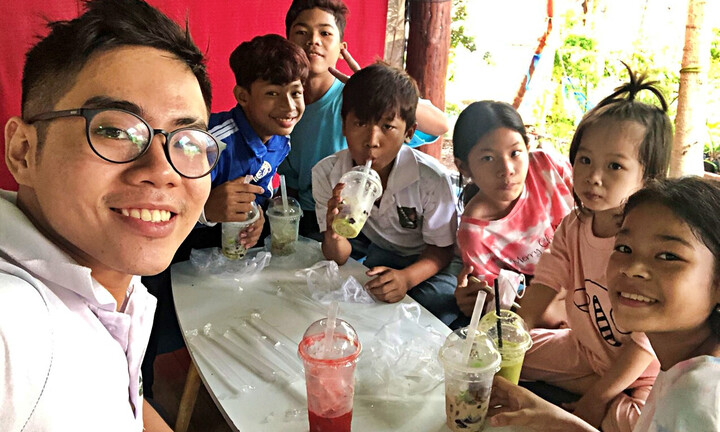 Chàng trai mở lớp học tình thương, hỗ trợ cả trẻ em châu Phi