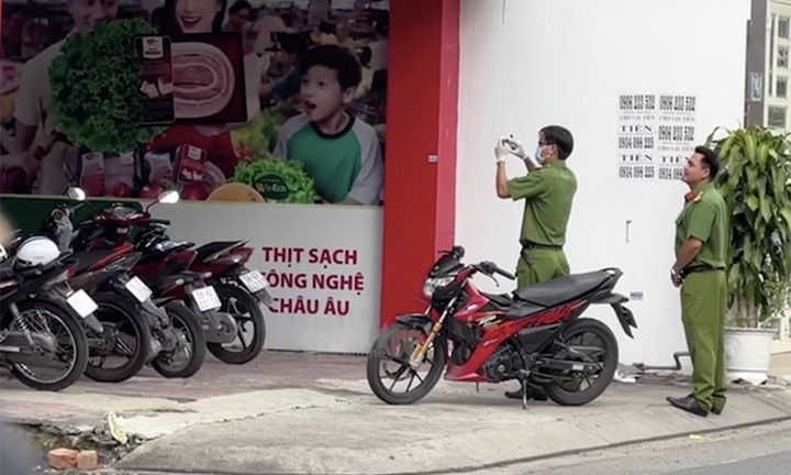 Bắt nam thanh niên nghi dùng súng cướp tiền trong cửa hàng tiện lợi ở TP.HCM