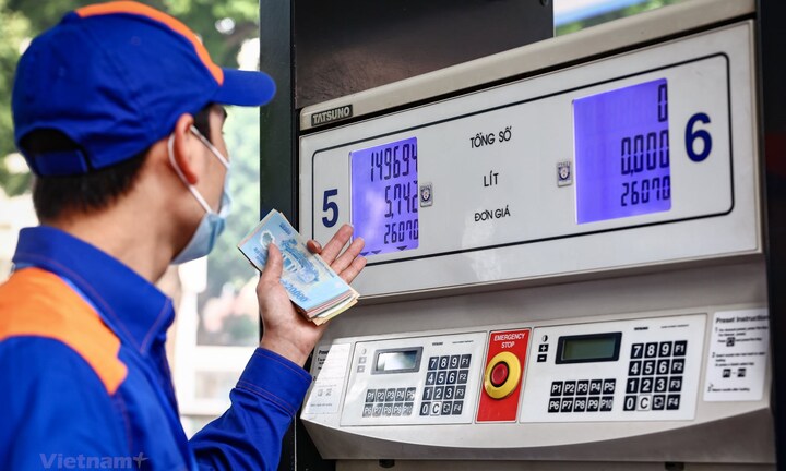 Thị trường xăng dầu đang lệch pha: Cơ chế tính phí quá lạc hậu?