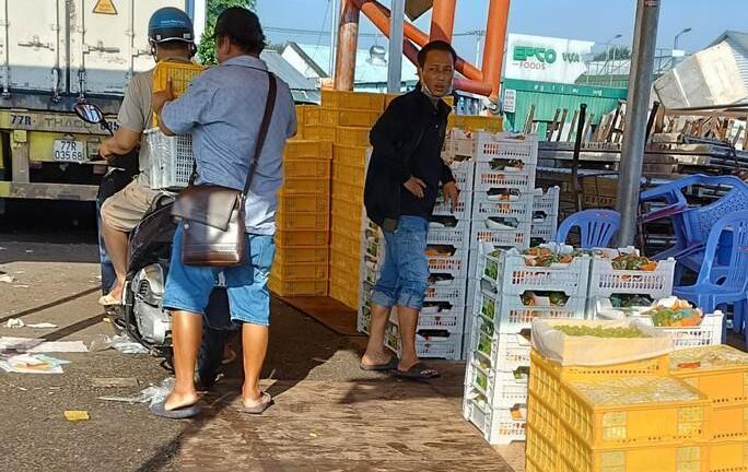Trái cây Trung Quốc ồ ạt đổ về chợ đầu mối TP.HCM, giá rẻ không ngờ