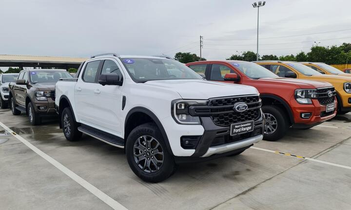 Doanh số giảm, Ford Ranger không còn là xe bán tải đắt hàng nhất tháng