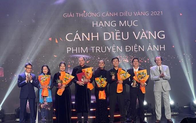 Phim 'Đêm tối rực rỡ' thắng lớn giải Cánh diều 2021