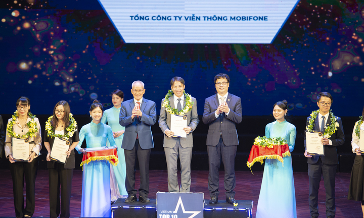 MobiFone nhận mưa giải thưởng tại Lễ vinh danh Top 10 doanh nghiệp CNTT Việt Nam