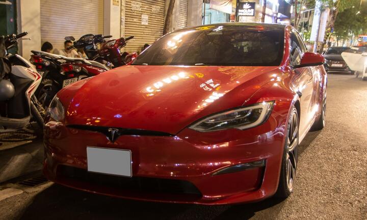 Cận cảnh Tesla Model S Plaid tại Việt Nam