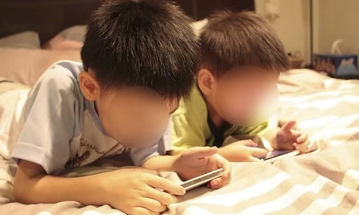 Khi thế giới mạng giành con từ tay ta