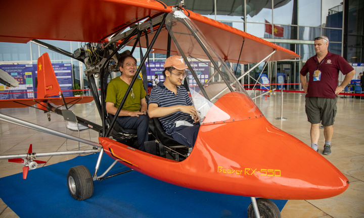 Ảnh: Chiêm ngưỡng máy bay siêu nhẹ tại Triển lãm Quốc tế Hàng không 2022