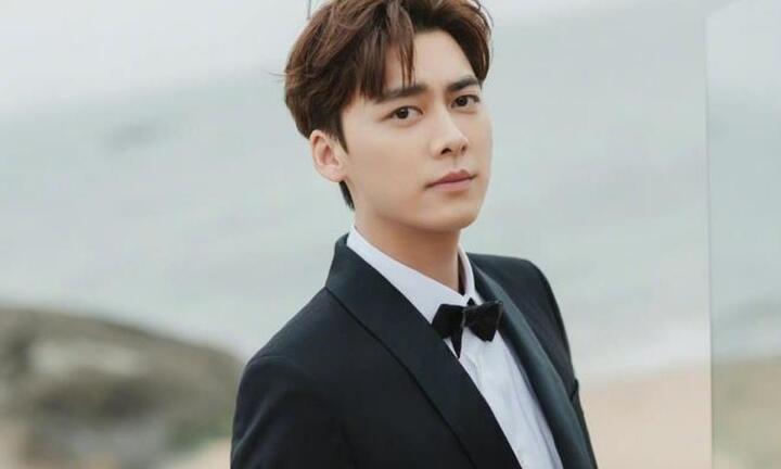 Lý Dịch Phong 'bay màu' trên mạng xã hội Trung Quốc