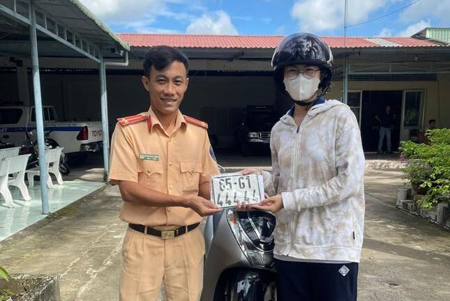 Người phụ nữ ở Cần Thơ bấm được biển số xe 'ngũ quý' 4