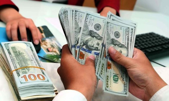 Tiến sát mốc 24.000 đồng, giá USD ngân hàng cao nhất lịch sử