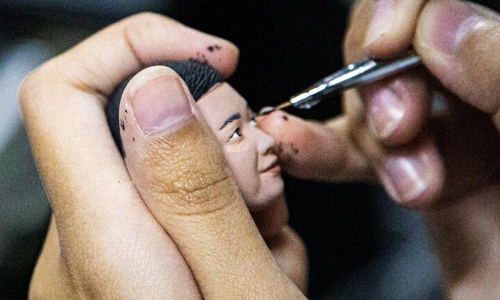 Ảnh: 9x kiếm tiền tỉ mỗi năm nhờ làm tượng người mini truyền thần