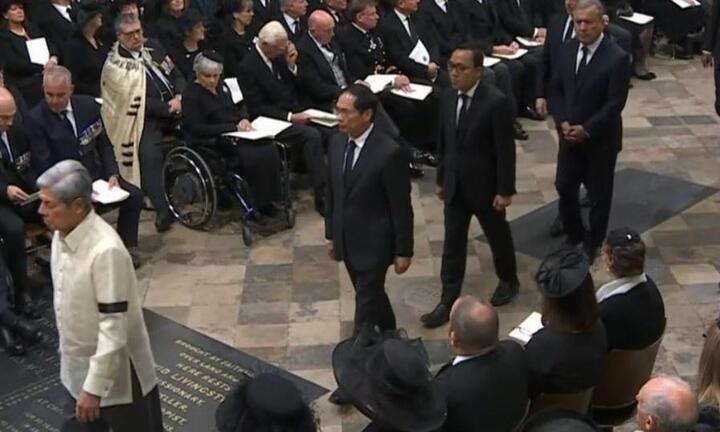 Bộ trưởng Bùi Thanh Sơn dự quốc tang Nữ hoàng Anh