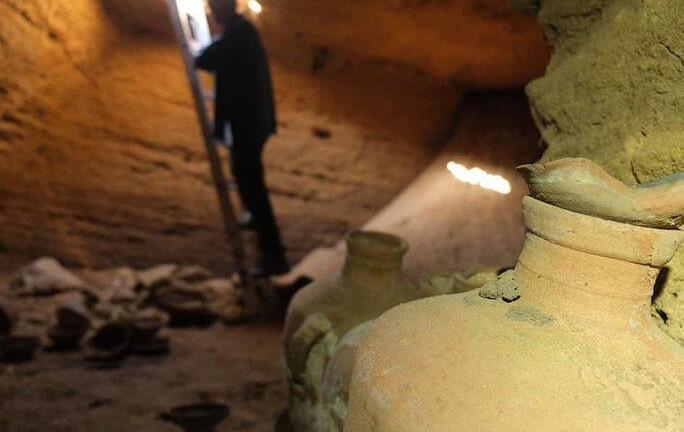 Đào công viên vô tình phát hiện hầm mộ 3.300 năm