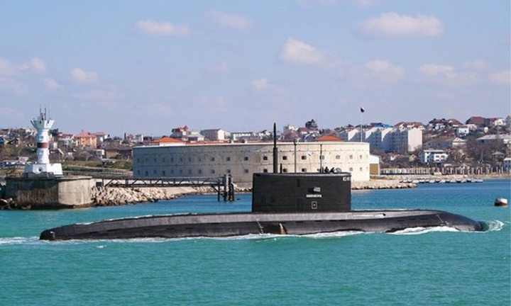 Tàu ngầm lớp Varshavyanka của Nga xuất hiện ngoài khơi bờ biển Italia