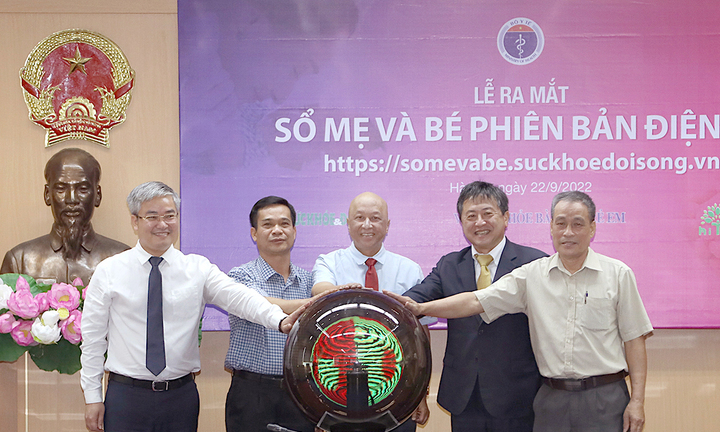Bộ Y tế ra mắt Sổ Mẹ và Bé phiên bản điện tử