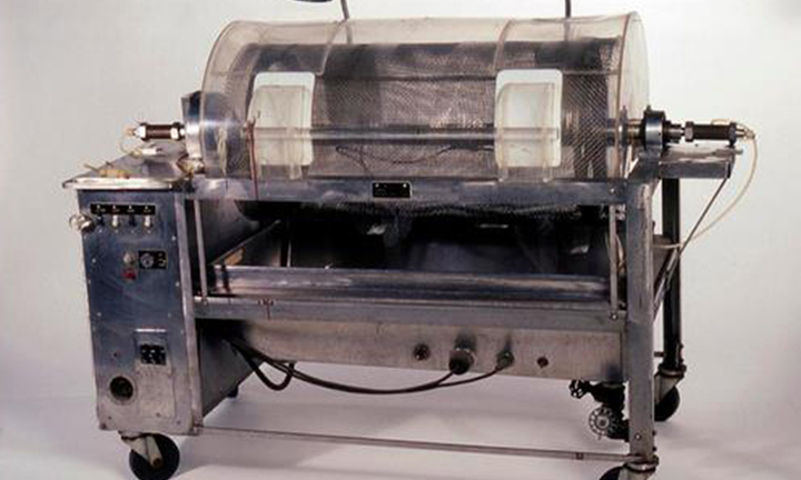 Máy chạy thận đầu tiên trên thế giới ra đời thế nào?