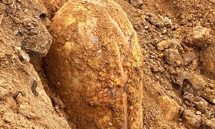 Phát hiện quả bom nặng gần 600kg khi xây cầu