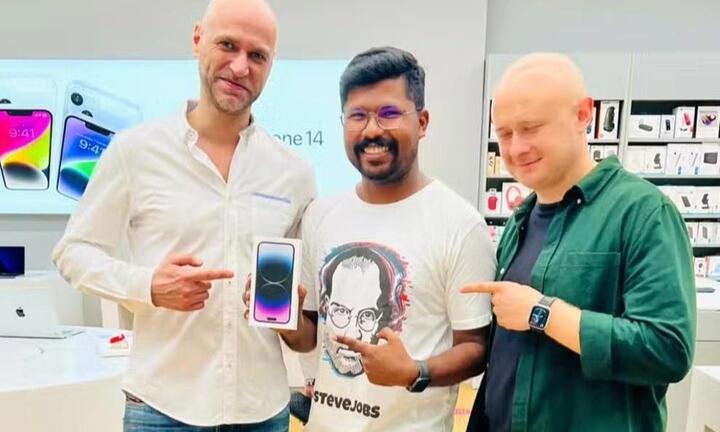 'Fan cuồng' bay từ Ấn Độ sang Dubai để mua iPhone