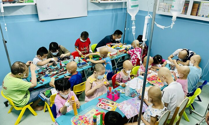 Lớp học đặc biệt trong bệnh viện, ngày ngày gieo ước mơ cho các bệnh nhi