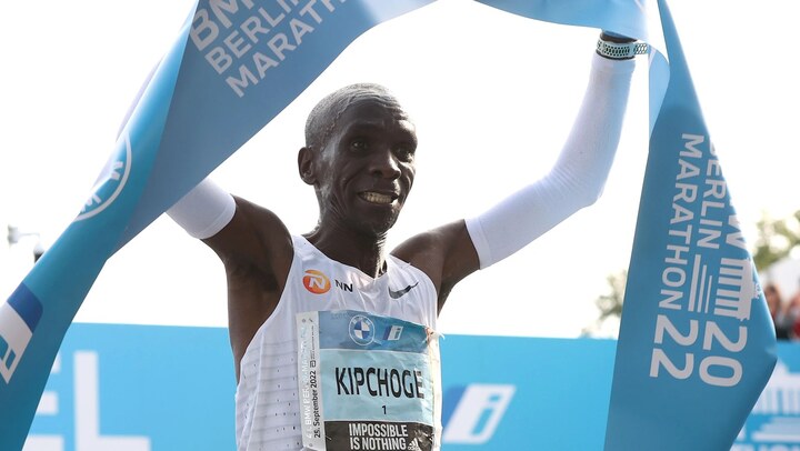 Eliud Kipchoge phá kỷ lục thế giới marathon