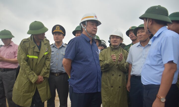 Bộ trưởng Lê Minh Hoan: Không cho dân ở lại trên tàu cá lúc siêu bão Noru đổ bộ