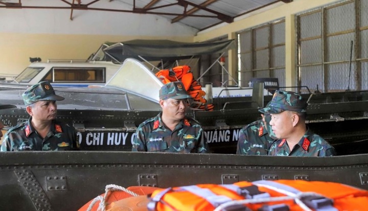 Quân khu 5 huy động xe đặc chủng, máy bay ứng phó siêu bão Noru