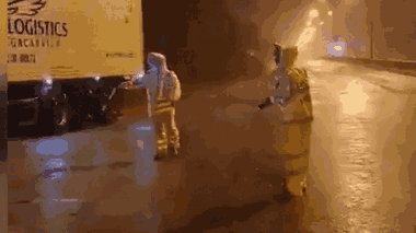 Video: CSGT đội mưa chặn phương tiện đi vào vùng bão Noru đổ bộ