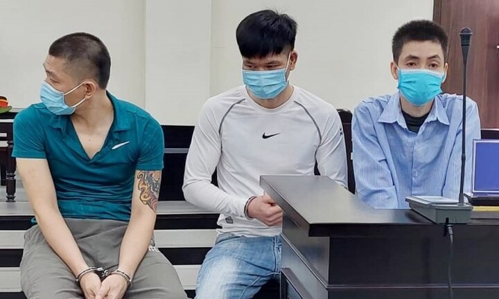 Đánh gục thanh niên trên phố Hà Nội, 3 bị cáo lĩnh 39 năm tù
