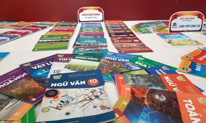 Sách giáo khoa qua các thời kỳ thay đổi thế nào?