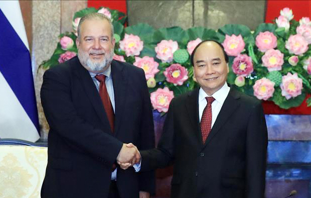 Chủ tịch nước Nguyễn Xuân Phúc hội kiến Thủ tướng Cuba