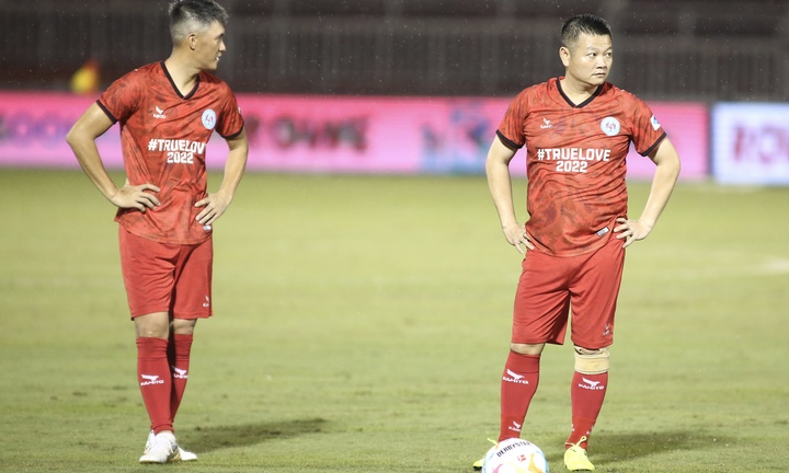 Công Vinh ghi bàn, Văn Quyến phô diễn kỹ thuật trước Huyền thoại Dortmund