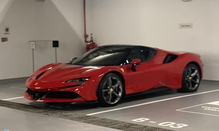 Ferrari SF90 Spider đầu tiên xuất hiện tại Việt Nam