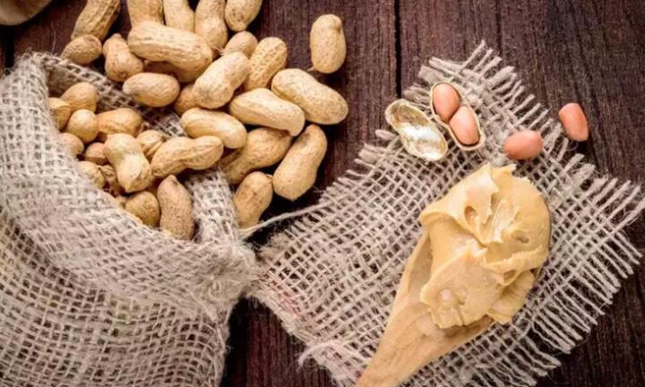 Điều gì xảy ra khi ăn quá nhiều đậu phộng?