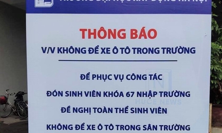 Thực hư tấm biển 'sinh viên không để ô tô trong sân trường' xôn xao mạng xã hội