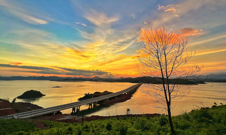 Từ 5/10, chính thức thu phí cao tốc Vân Đồn - Móng Cái