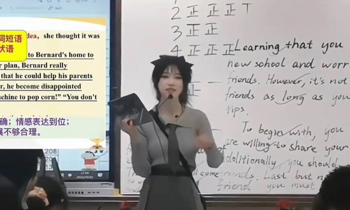 Cô giáo tiếng Anh giống Thủy thủ Mặt trăng gây bão mạng