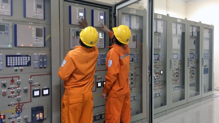 PC Quảng Ngãi: Hoàn thành cấp điện cho 100% khách hàng sau bão số 4