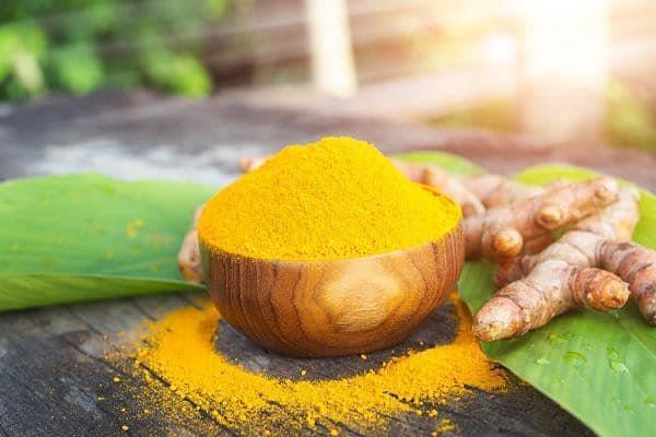 Tinh bột nghệ giúp đẹp da, chữa nhiều bệnh nhưng 3 nhóm người không nên dùng