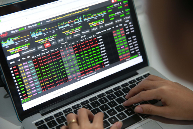 Nỗ lực hồi phục bất thành, VN-Index giảm nhẹ