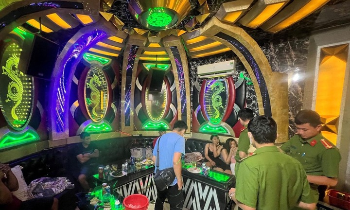 Bắt chủ quán Karaoke Luxury Hồng Phúc ở Đồng Nai