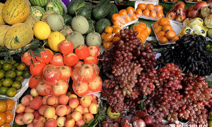 Trái cây ngoại ồ ạt về chợ Việt, có loại giá rẻ hơn rau