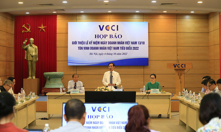 Tôn vinh 60 doanh nhân Việt Nam tiêu biểu nhất năm 2022