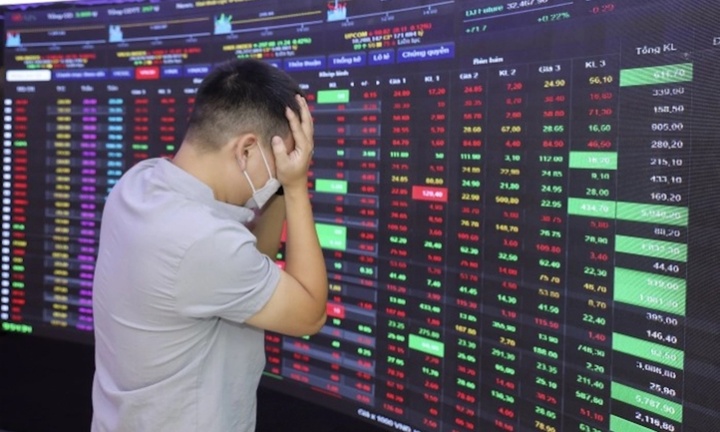 Bloomberg: Lệnh bán 'cưỡng bức' khiến chứng khoán Việt Nam diễn biến tồi tệ